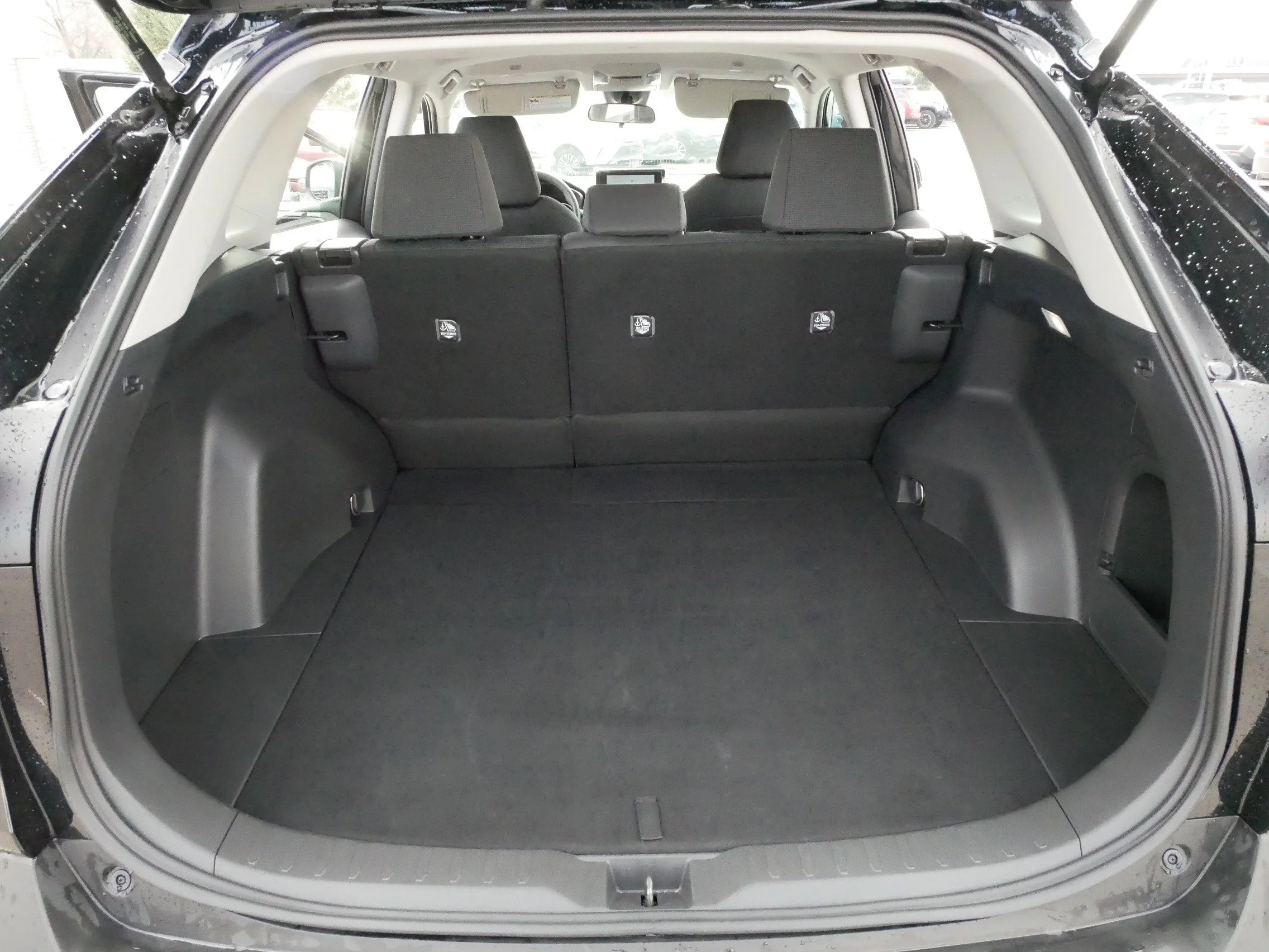 2025 Toyota RAV4 LE - Photo 18