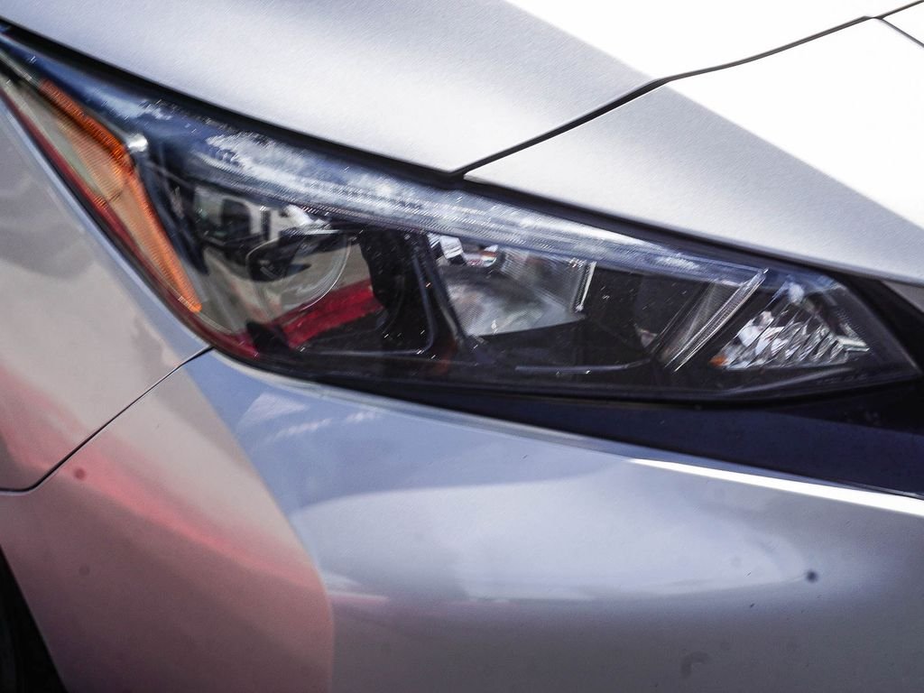 Used 2018 Silver Nissan S image 10