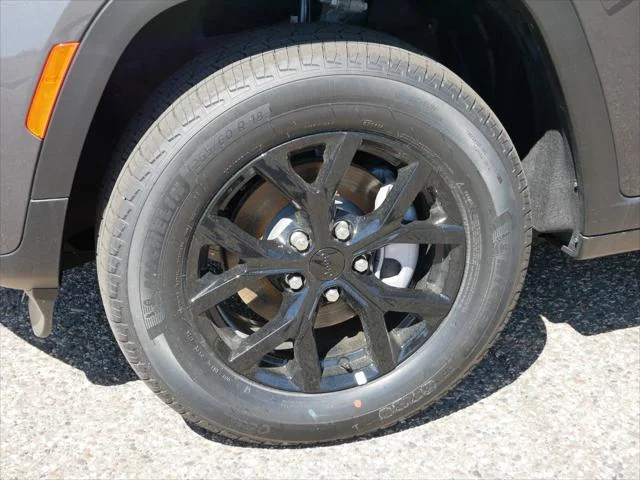 New 2026 Baltic Gray Metallic Clear-Coat Exterior Paint Jeep Laredo image 5