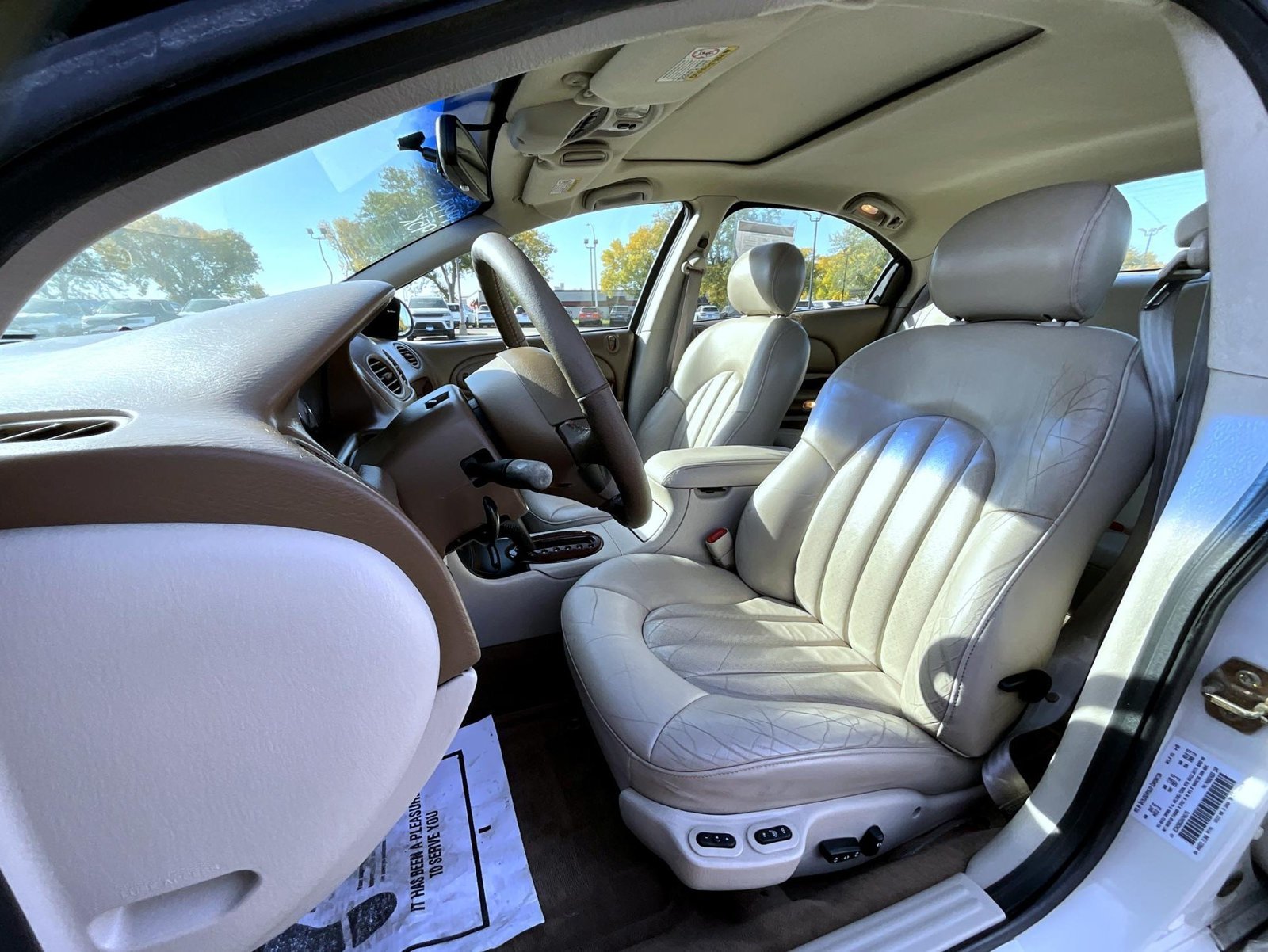 Used 1999 White Chrysler Base image 12