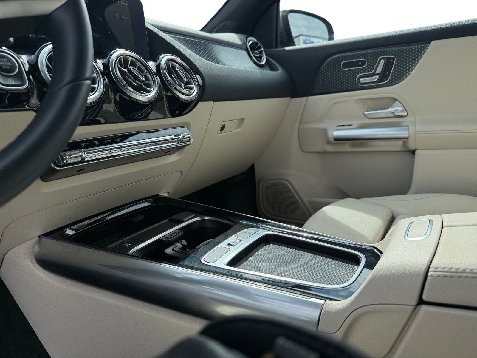 Used 2025 Mountain Gray Metallic Mercedes-Benz GLA 250 image 13