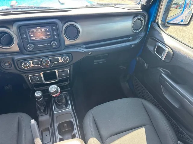 Used 2020 Blue Jeep Sport image 18