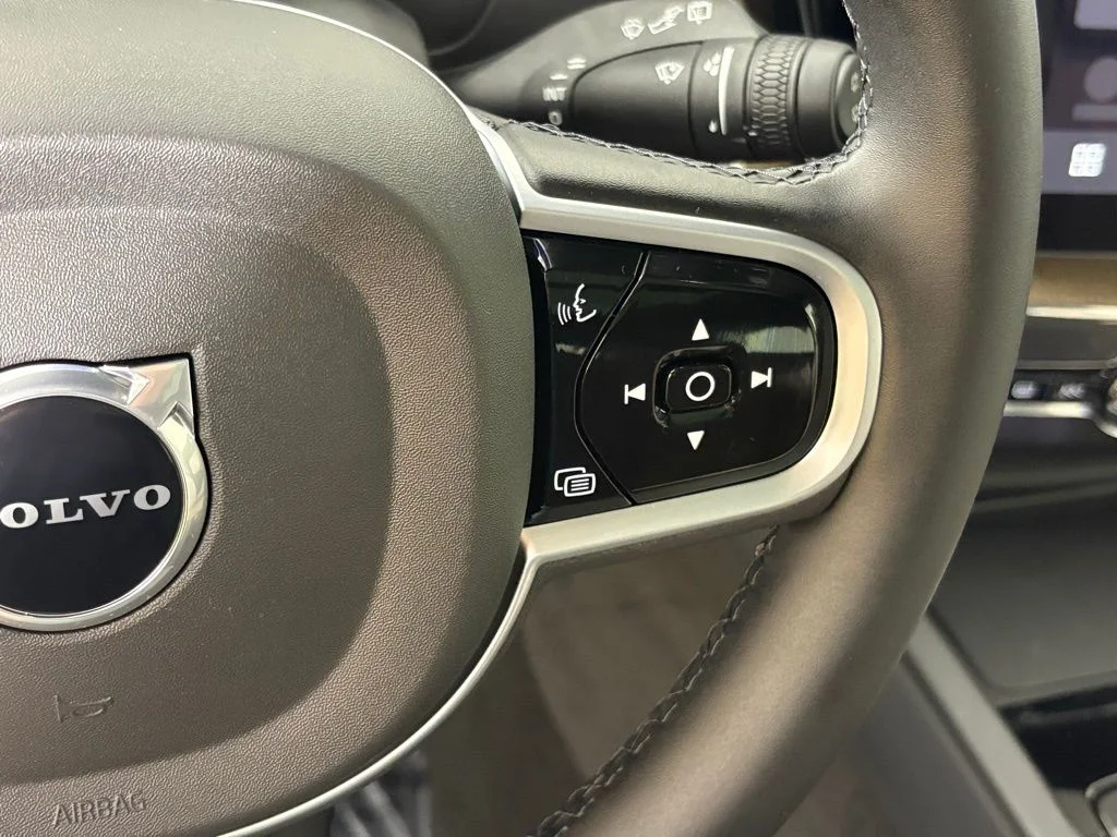2026 Volvo XC60 Plus - Photo 21