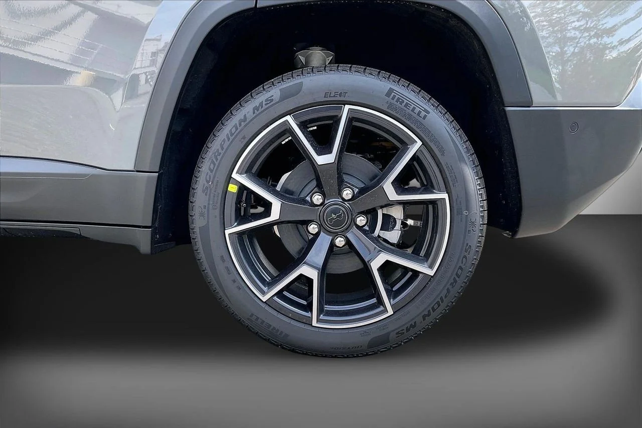 New 2026 Sting-Gray Clear-Coat Exterior Paint Jeep Overland image 34