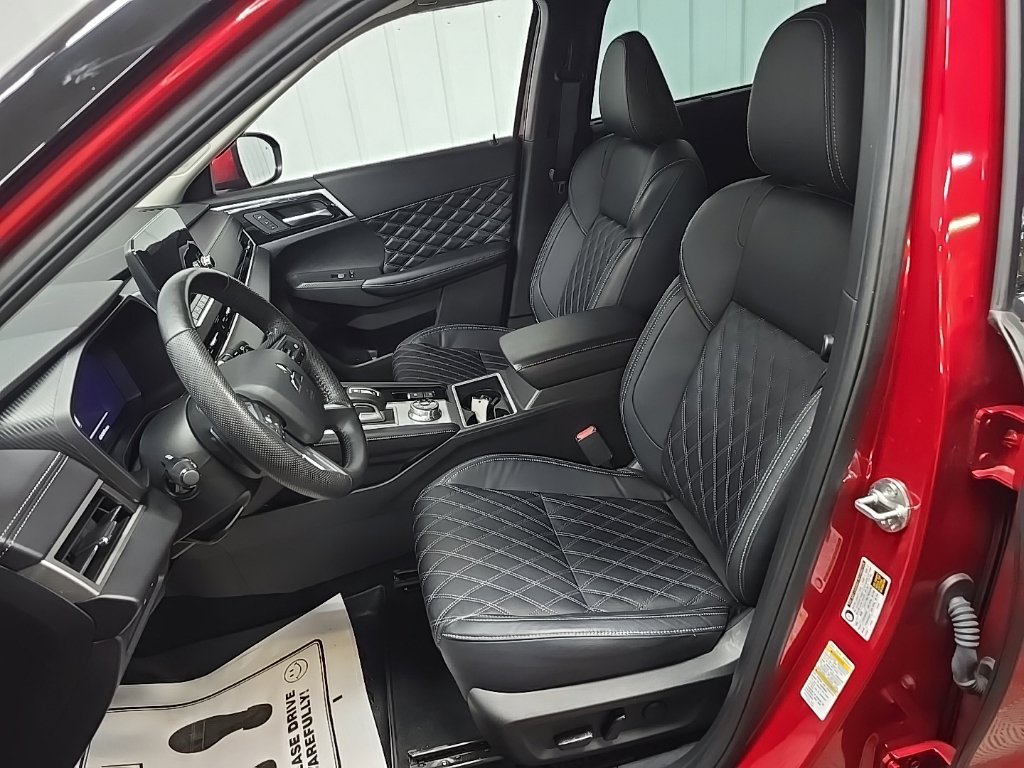 Used 2023 Red Mitsubishi SEL image 31