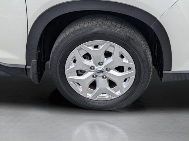 Used 2023 White Subaru Base image 23