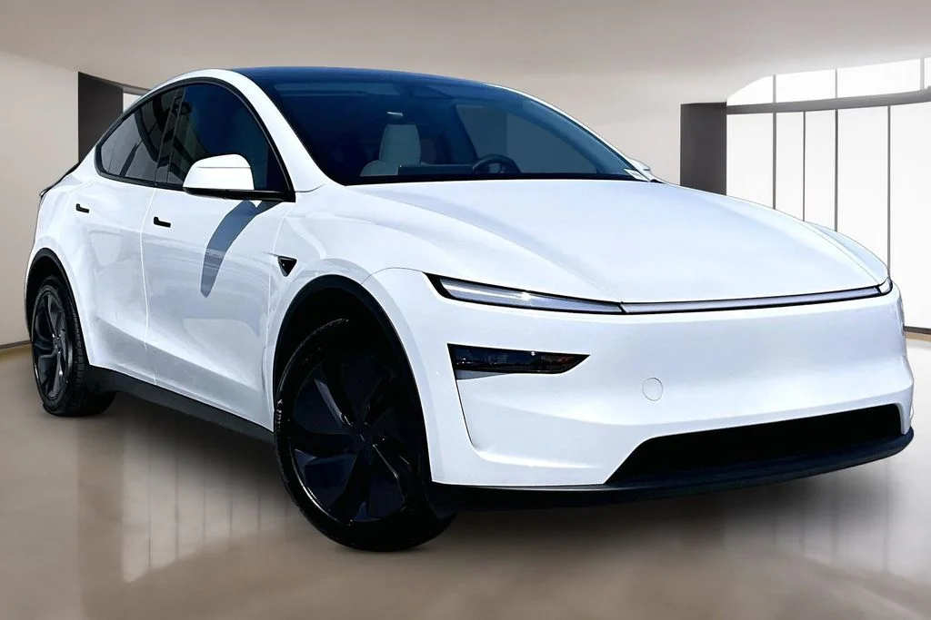 Used 2026 White Tesla Premium image 3
