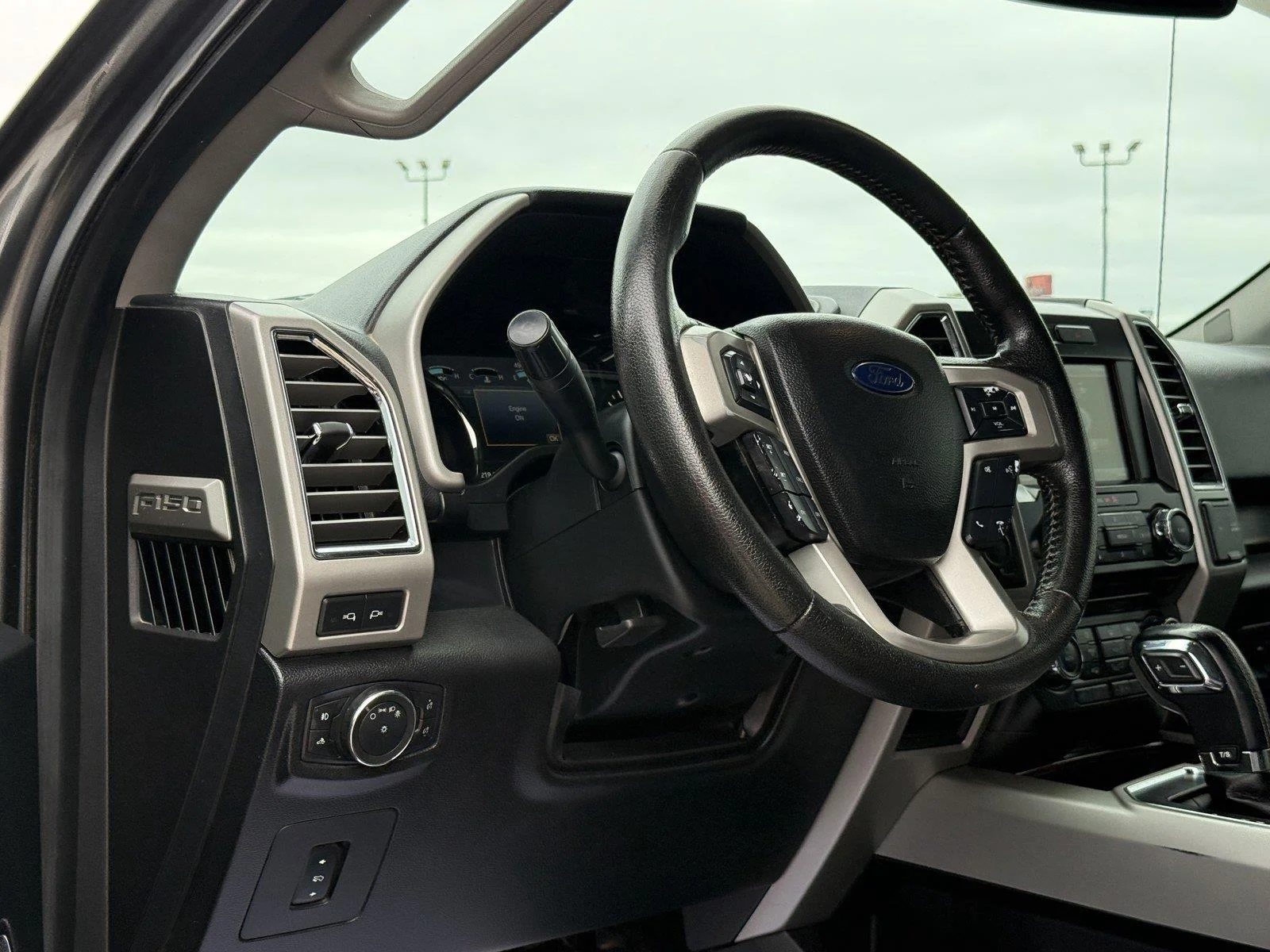 Used 2015 Magnetic Metallic Ford Lariat image 11