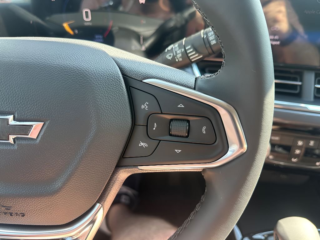New 2026 Mosaic Black Metallic Chevrolet ACTIV image 29