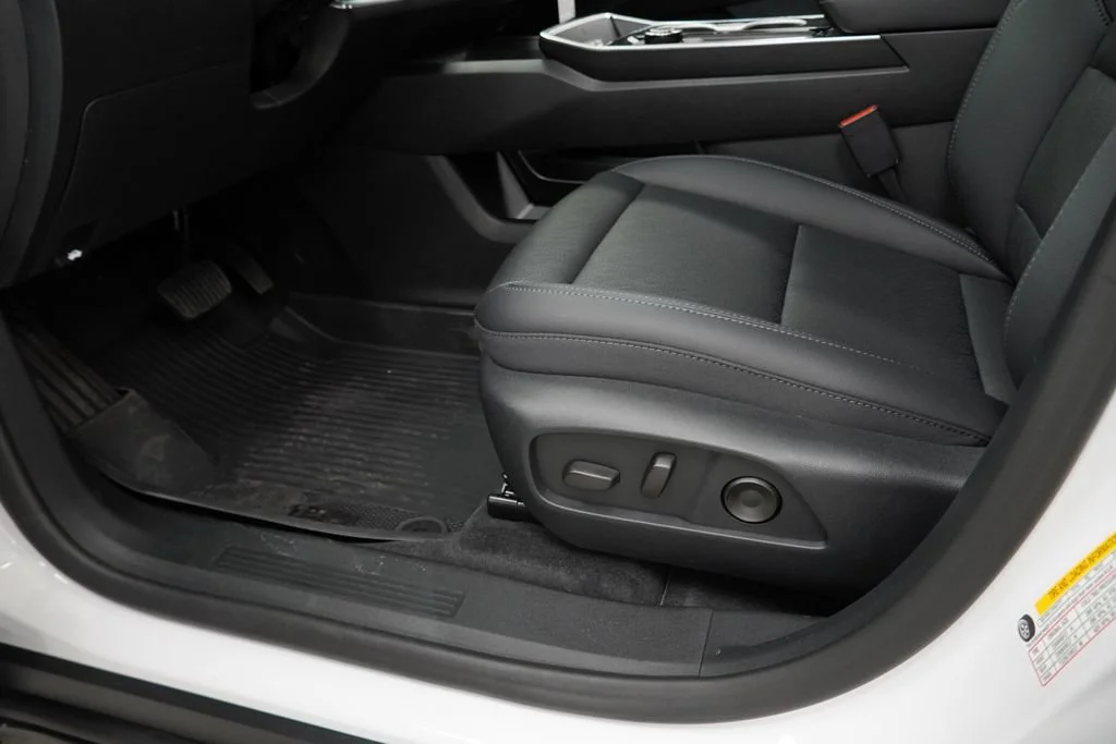 New 2026 Summit White Chevrolet LT image 23