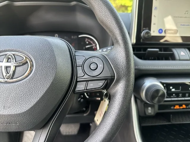 Used 2025 White Toyota LE image 18