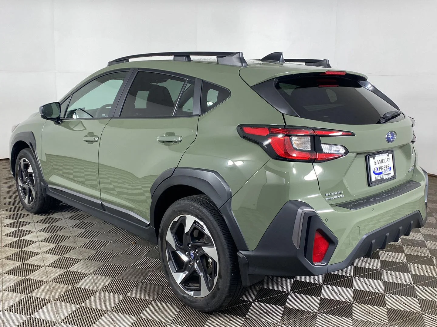 Used 2025 Alpine Green Subaru Limited image 30