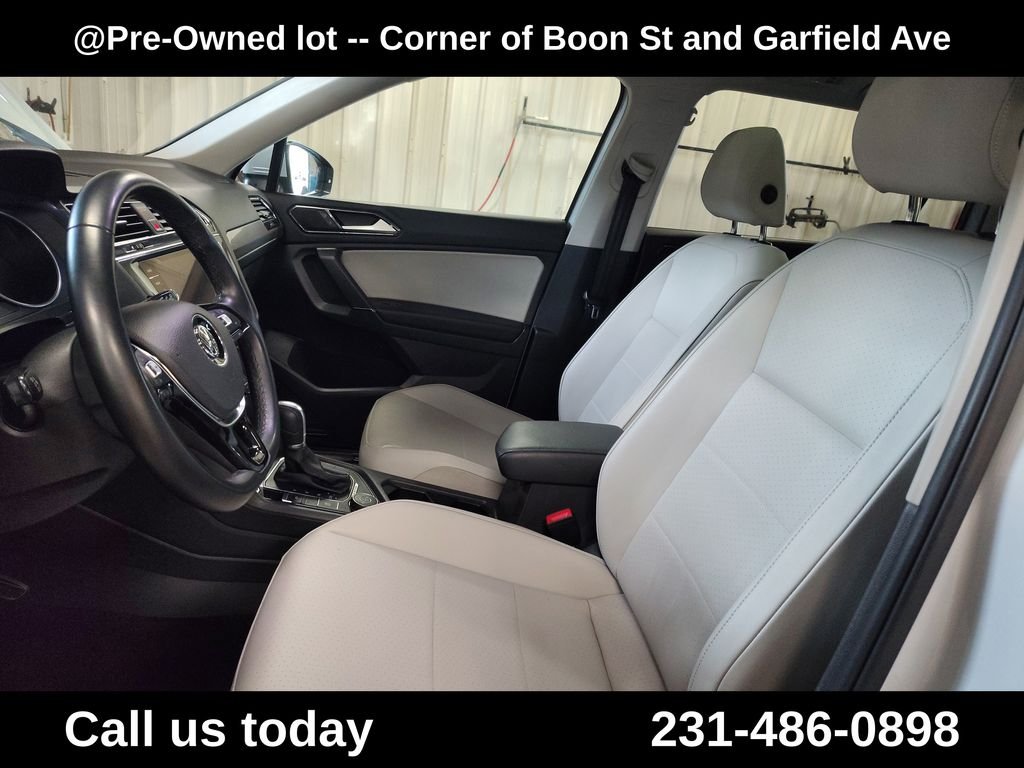 Used 2018  Volkswagen 2.0T SEL image 14