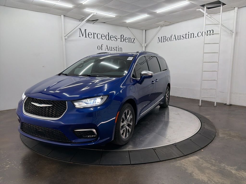 Used 2021 Blue Chrysler Pinnacle image 3