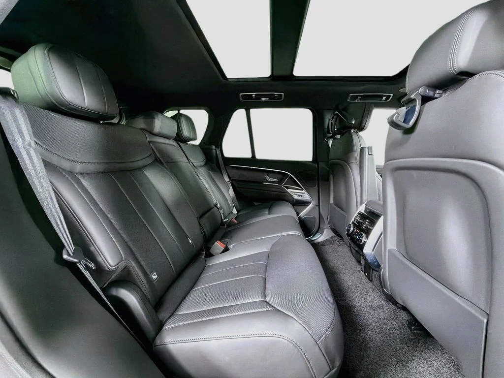 New 2026 Fuji White Land Rover SE image 29