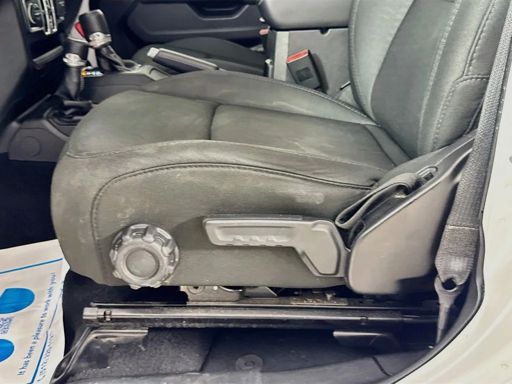 Used 2019 Bright White Clearcoat Jeep Unlimited Sahara image 24
