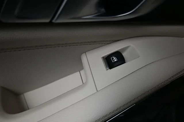 Used 2020 Black BMW sDrive40i image 17