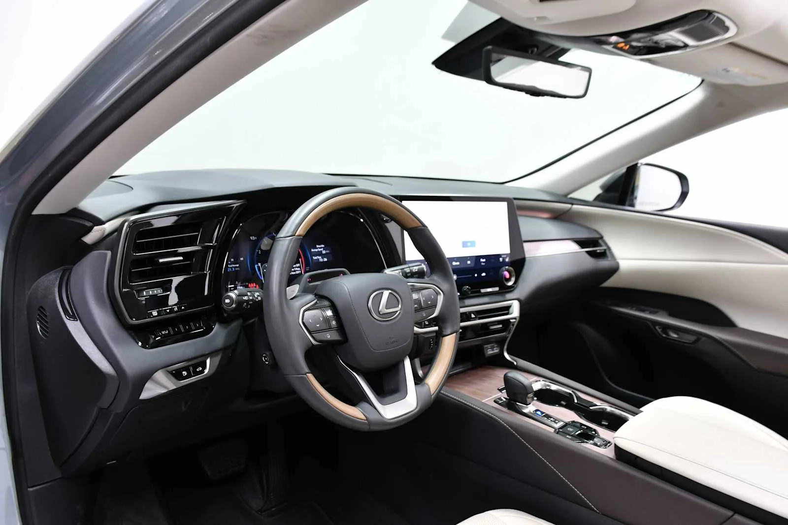 Used 2025 Iridium Lexus Premium Plus image 16