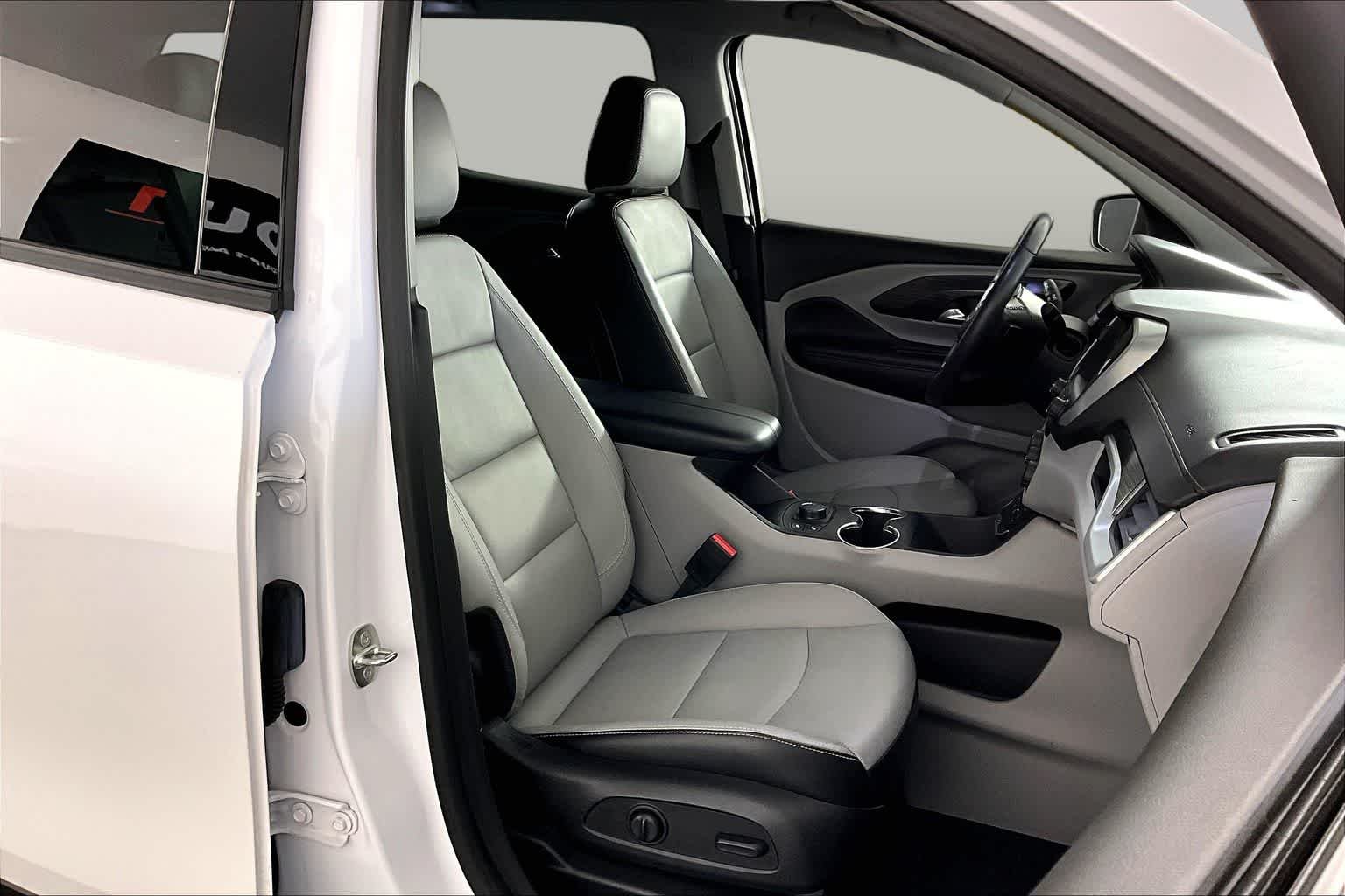 Used 2021 White Frost Tricoat GMC SLT image 9