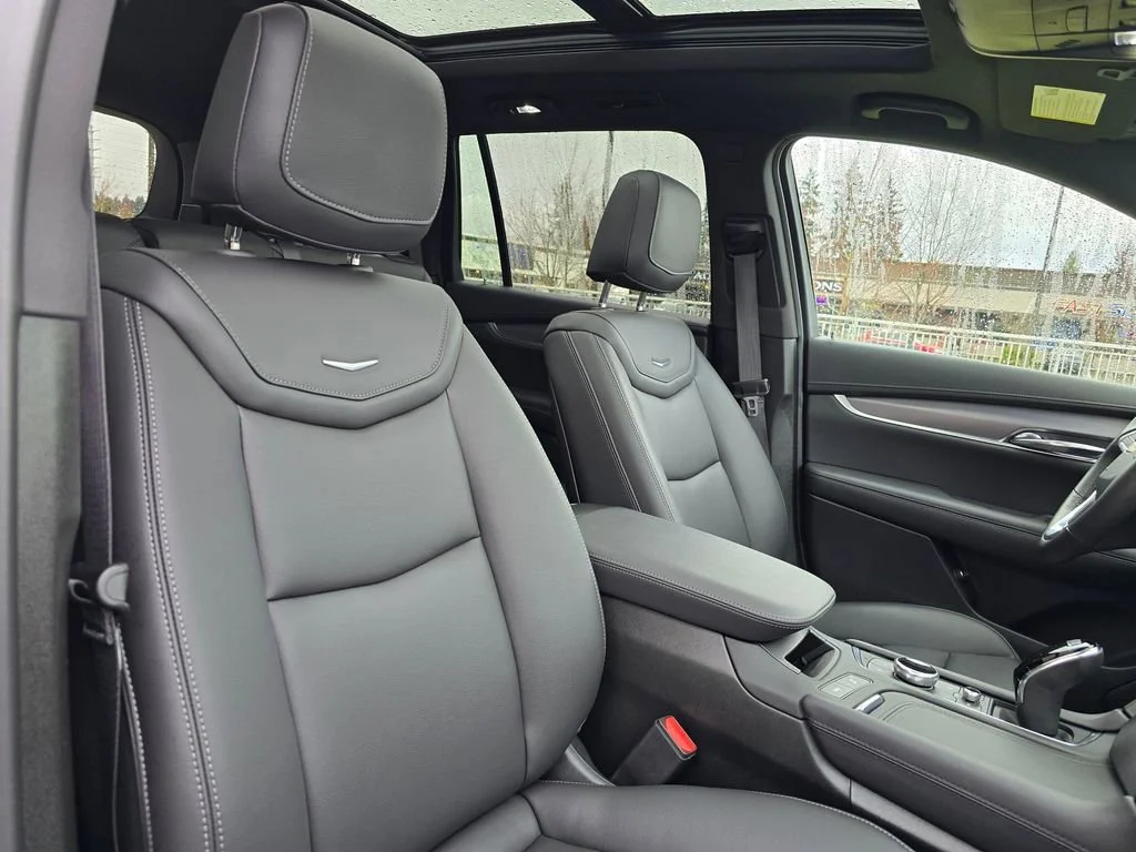 Used 2025 Crystal White Tricoat Cadillac Luxury image 11