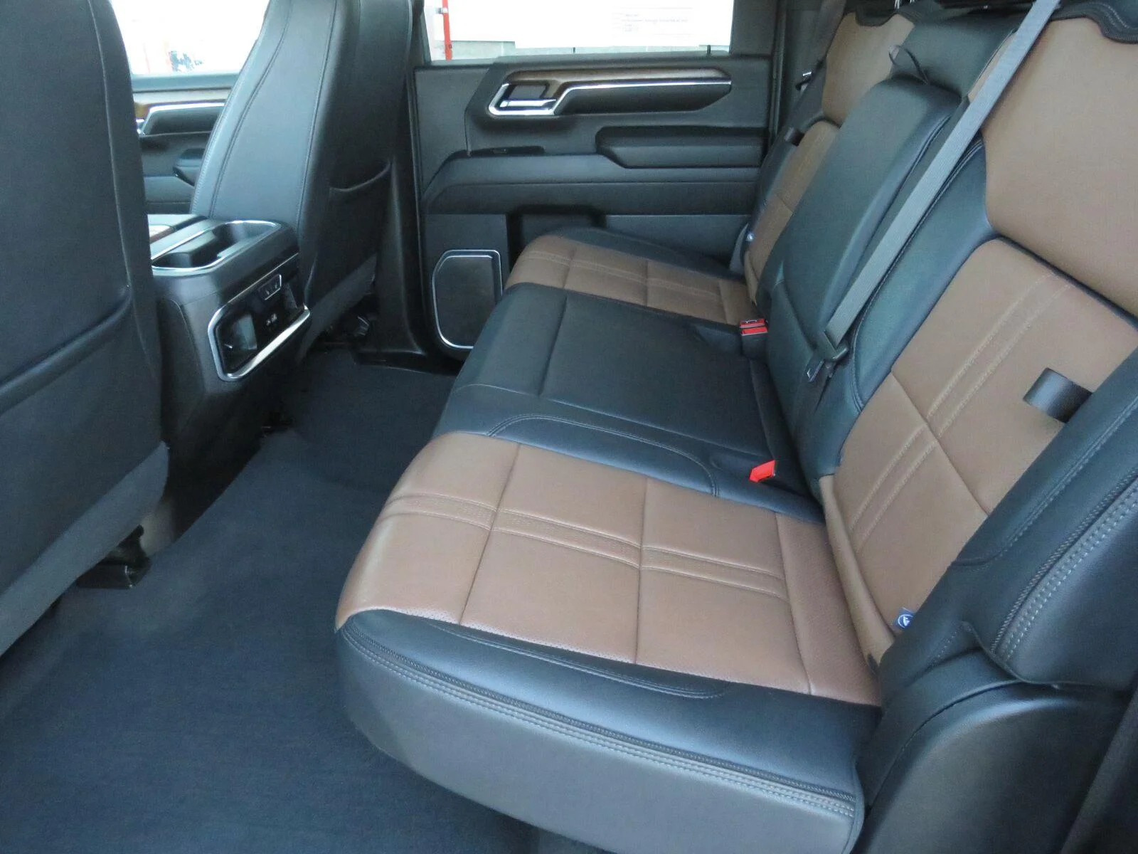 Used 2024 Summit White Chevrolet High Country image 27