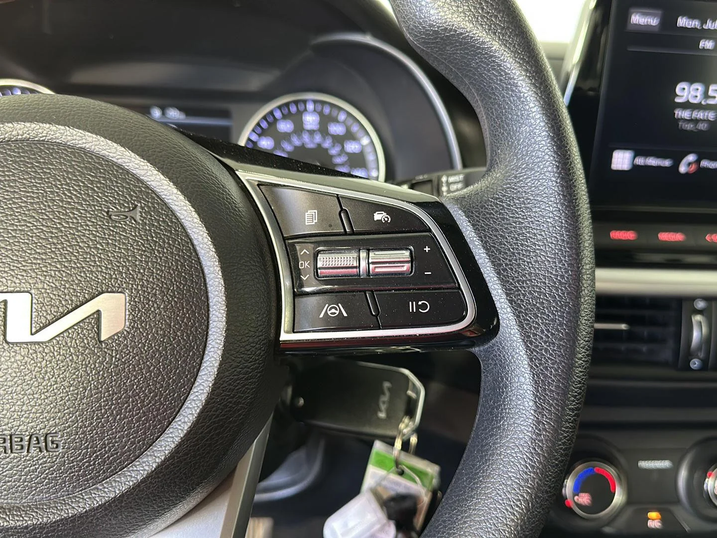 Used 2023 Snow White Pearl Kia LXS image 11