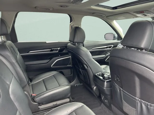 Used 2023 Black Kia S image 21