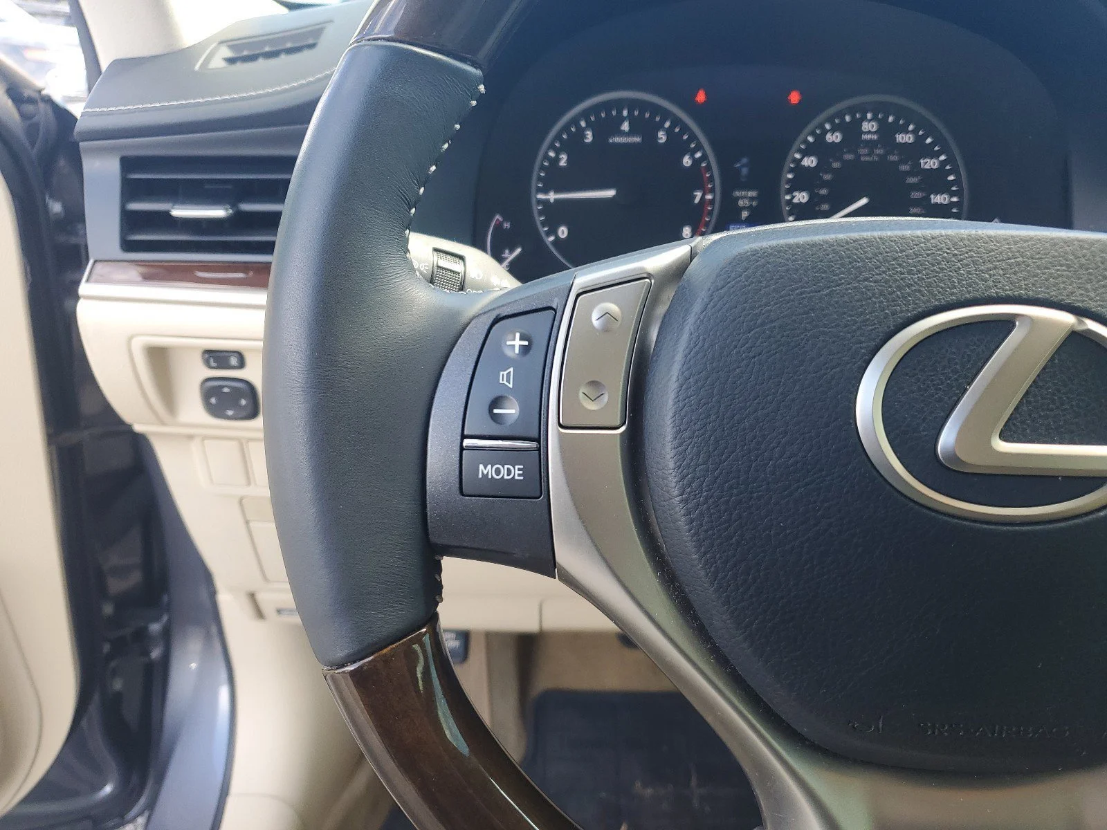 Used 2014  Lexus  image 15