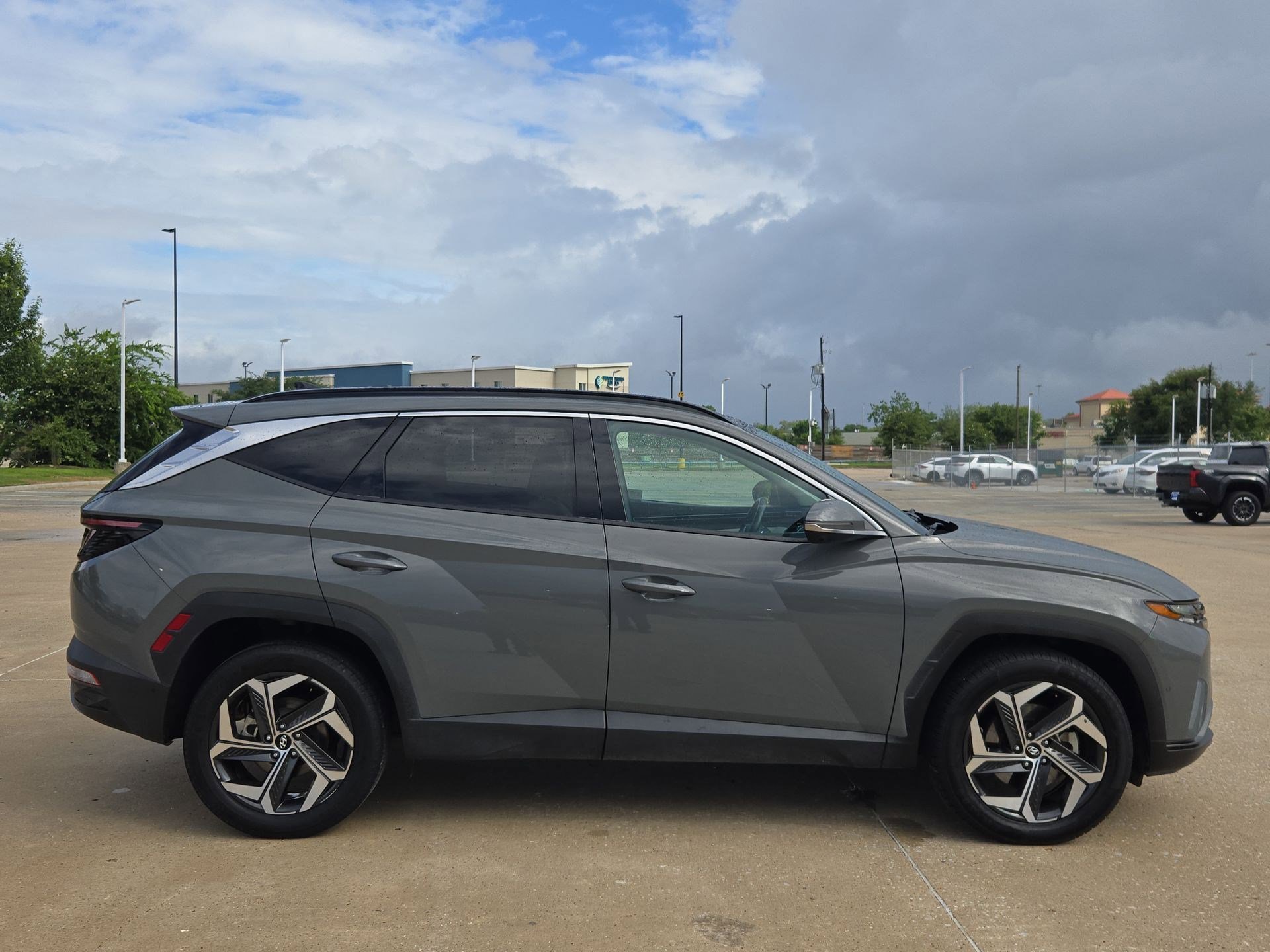 Used 2024 Hampton Gray Hyundai Limited image 2