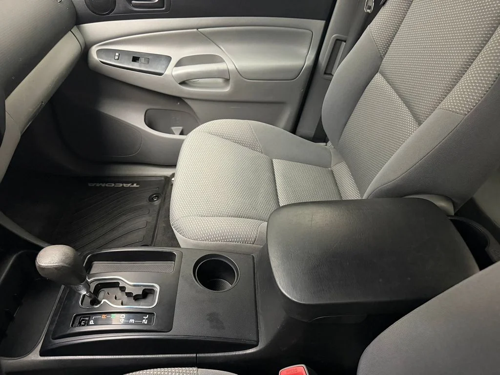 Used 2014 Super White Toyota Base V6 (A5) image 27
