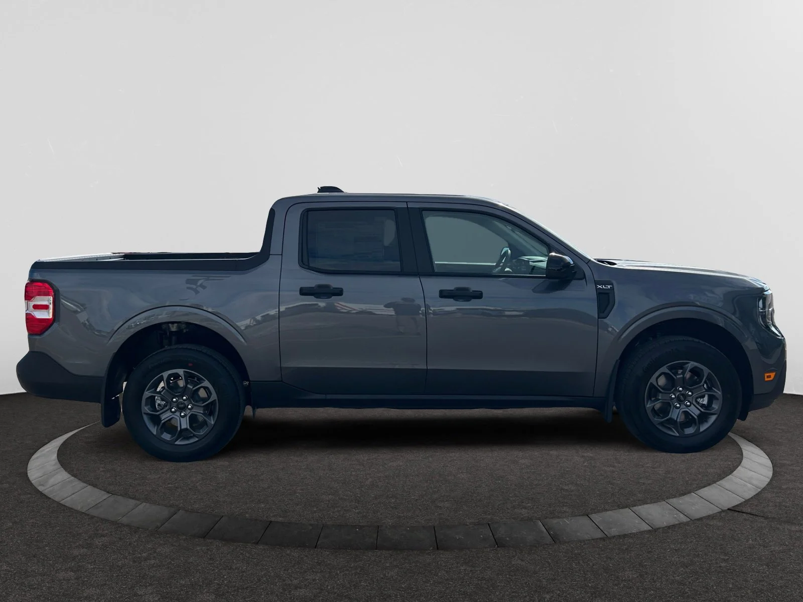 New 2026 Carbonized Grey Metallic Ford XLT image 6