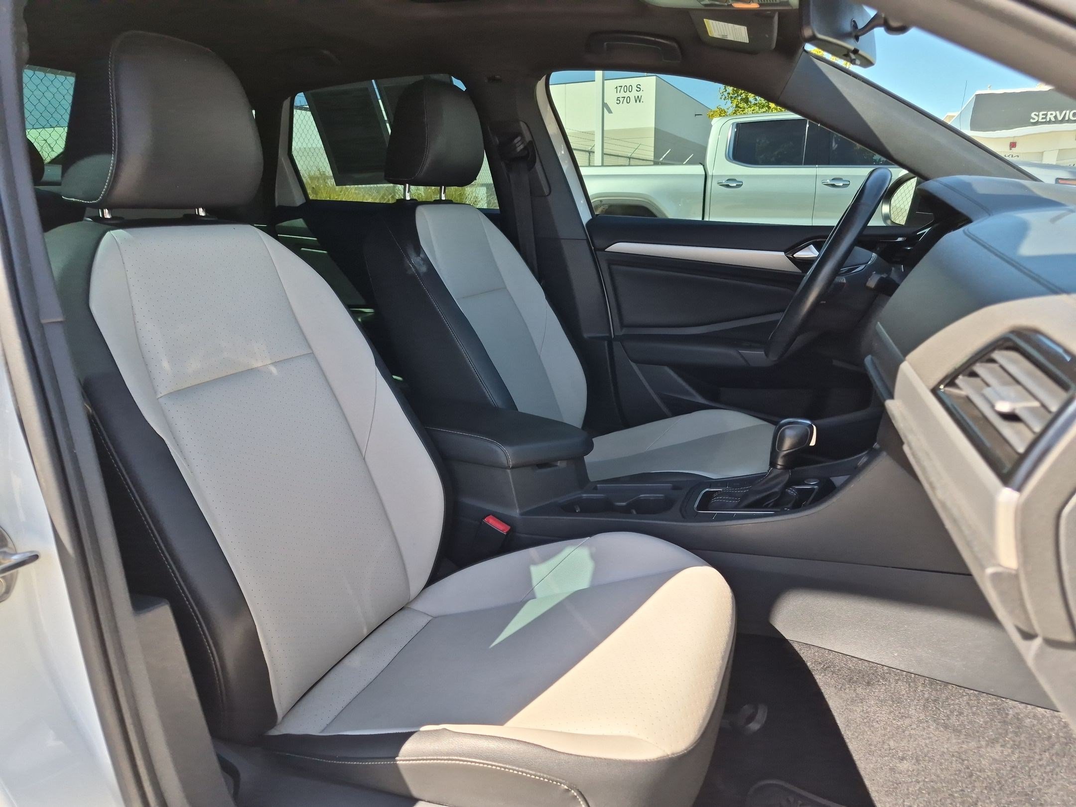 Used 2020 Pure White Volkswagen R-Line image 27