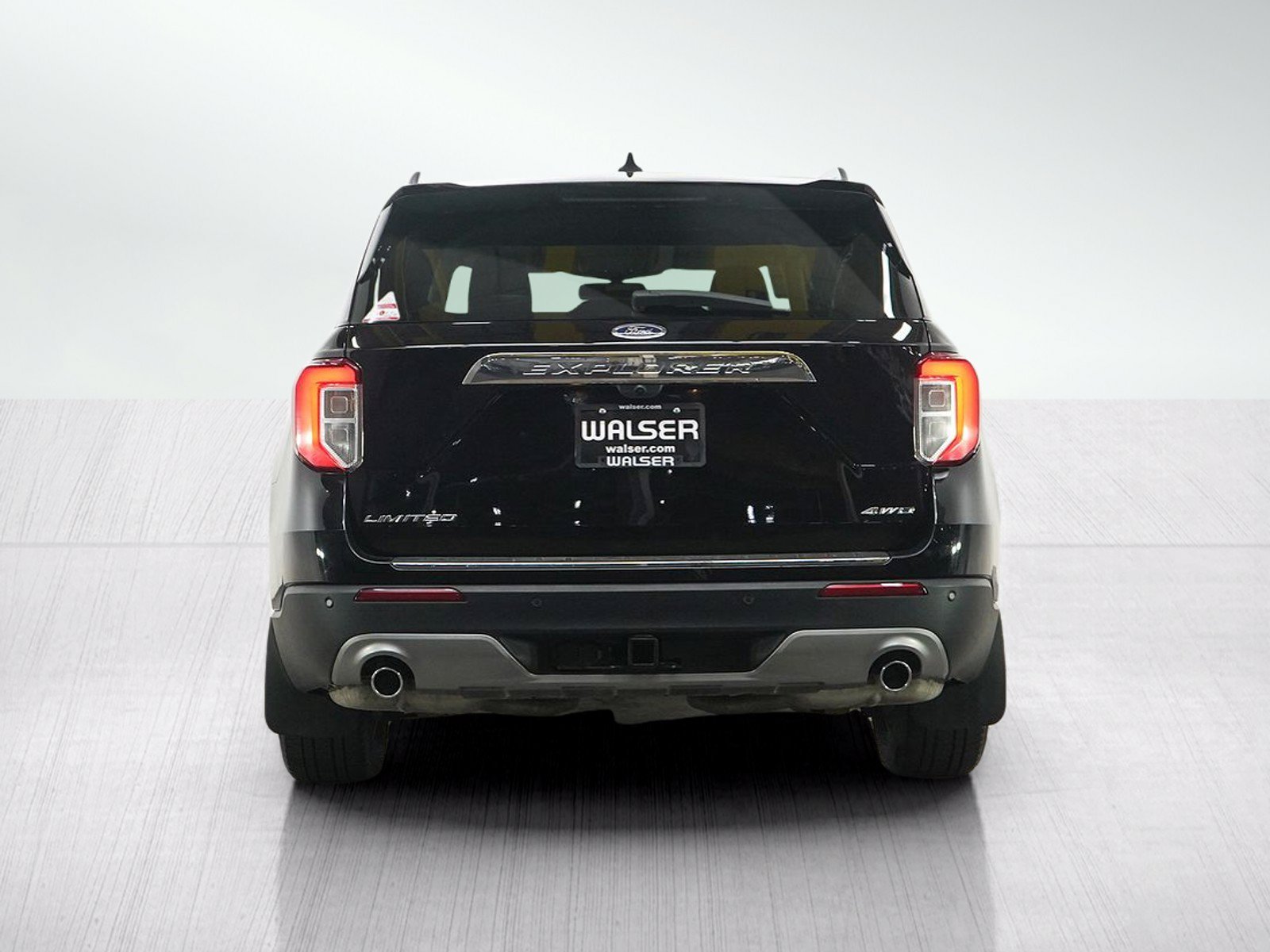 Used 2022  Ford Limited image 4