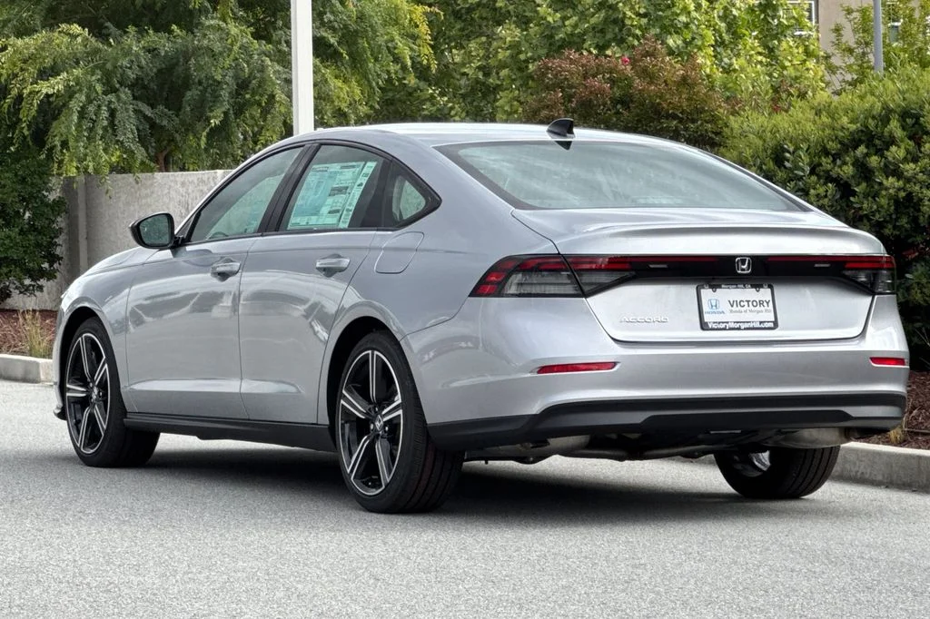 New 2026 Solar Silver Metallic Honda SE image 6