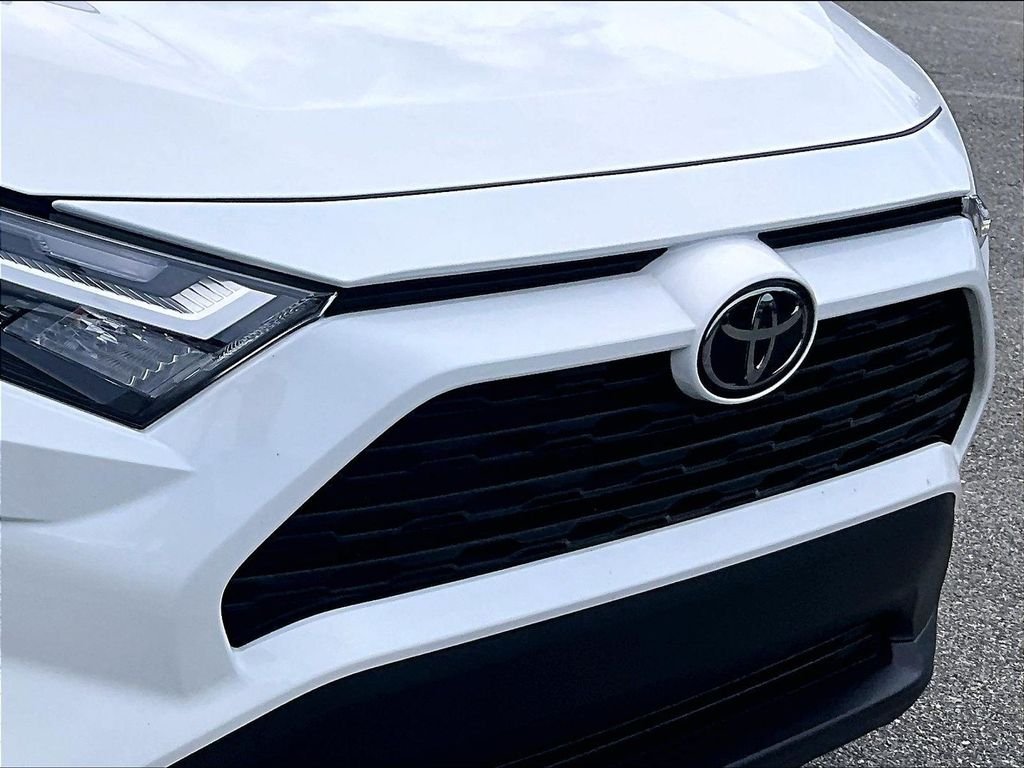 Used 2025 White Toyota XLE image 32