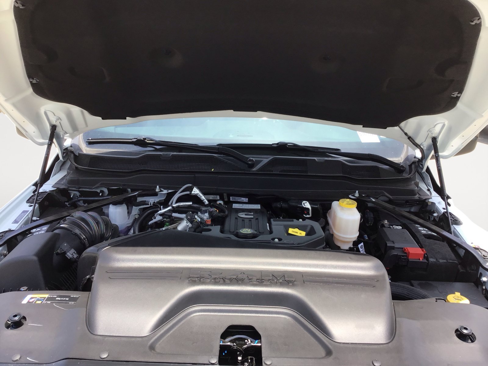 New 2026 Bright White Clearcoat RAM Tradesman image 23