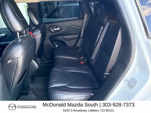 Used 2016 White Jeep Trailhawk image 11
