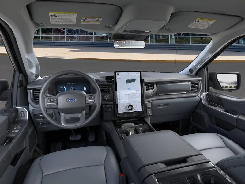 2025 Ford F-150 Lightning Flash - Photo 9