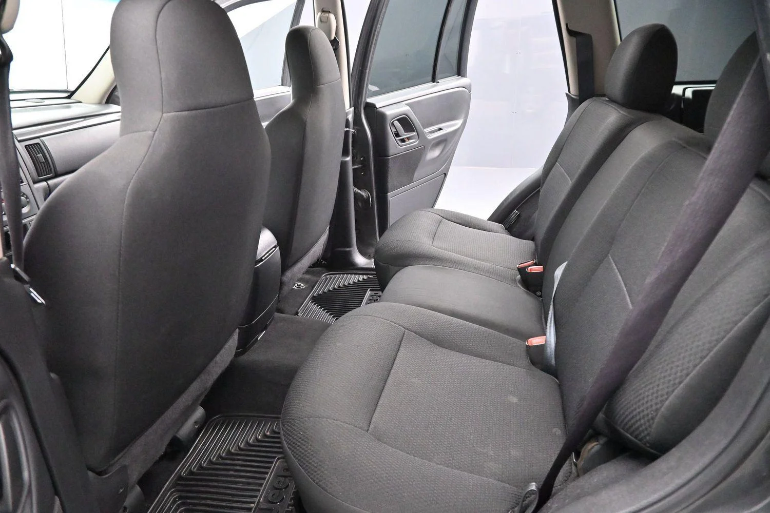 Used 2004  Jeep Columbia Edition 2WD image 23