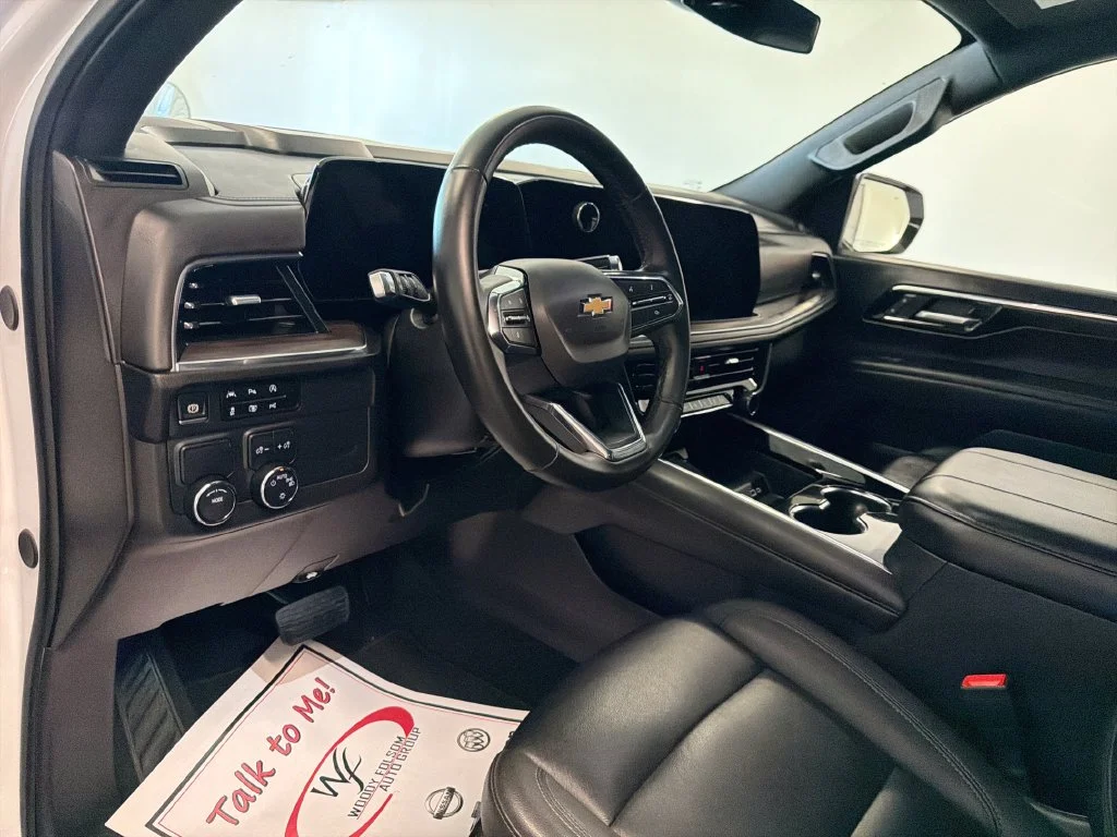 Used 2025 White Chevrolet LT image 13