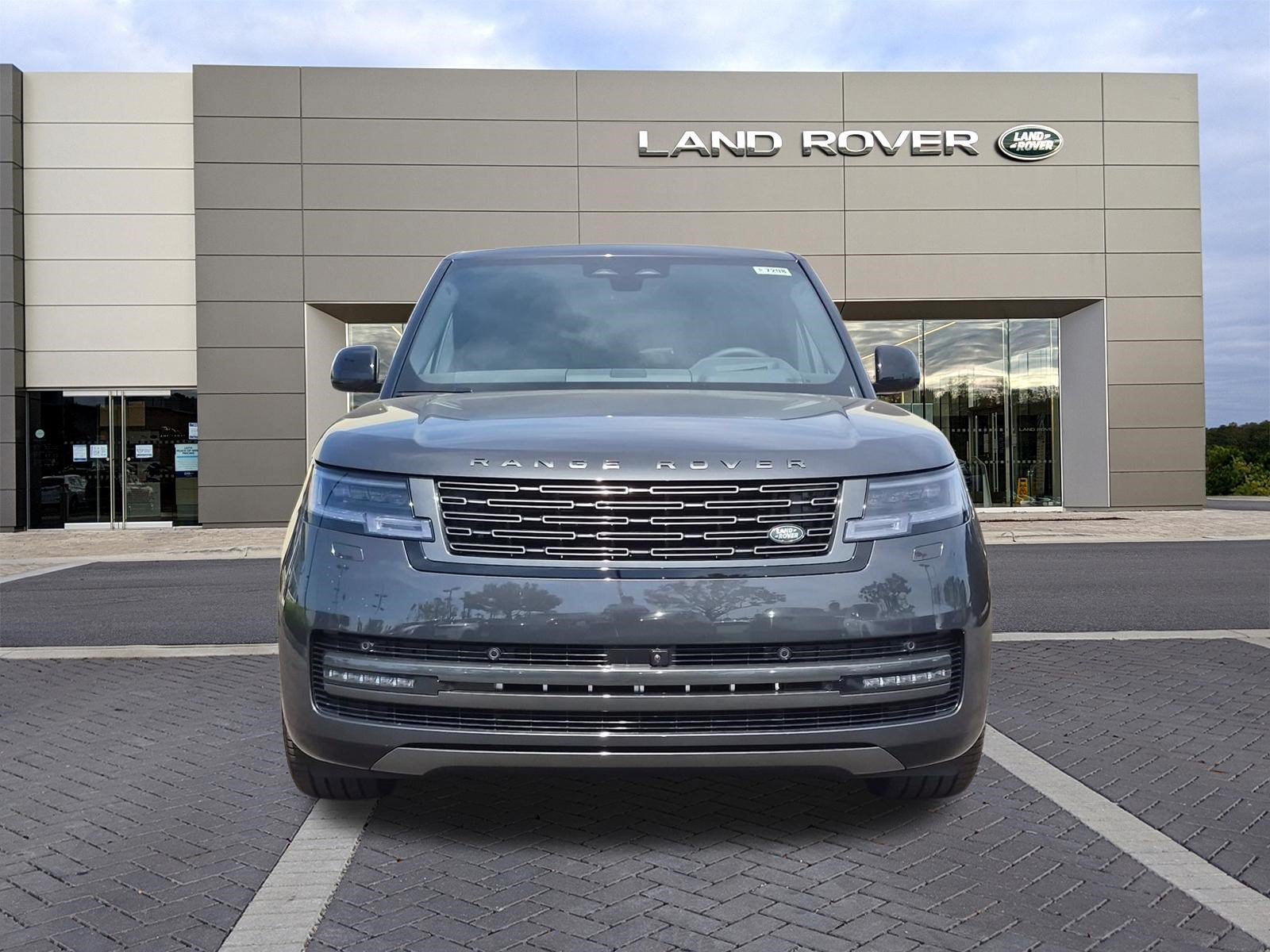 New 2026 Carpathian Grey Premium Metallic Land Rover SE image 2