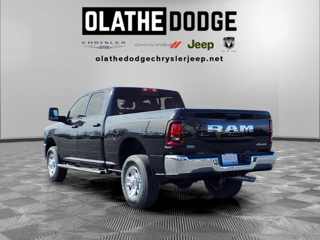 New 2026 Diamond Black Crystal Pearl-Coat Exterior Paint RAM Tradesman image 3