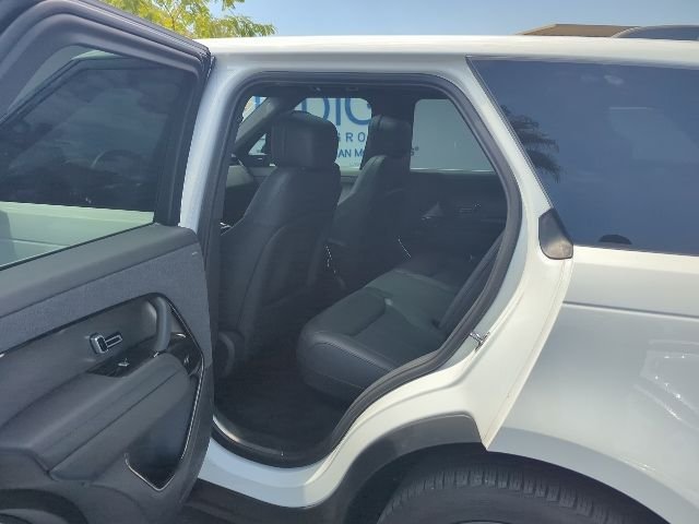 Used 2024 Fuji White Land Rover Dynamic SE image 10