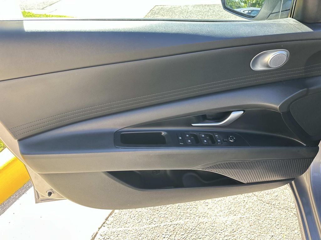 Used 2024  Hyundai SE image 19
