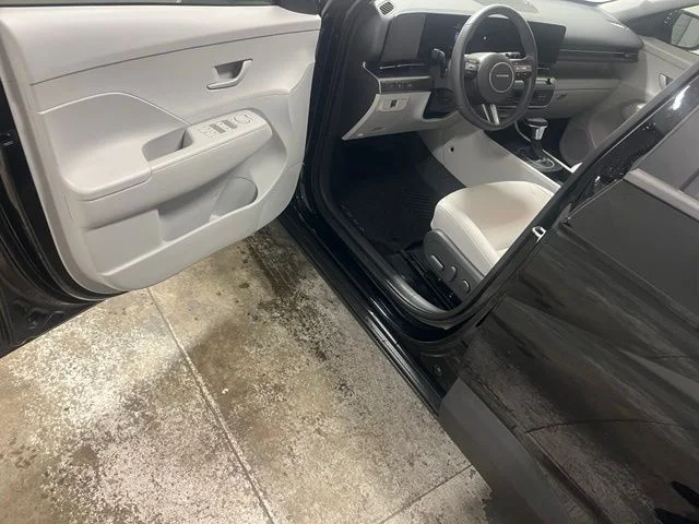 Used 2025 Black Hyundai SEL image 18