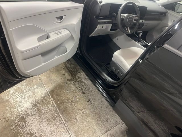 Used 2025 Black Hyundai SEL image 18