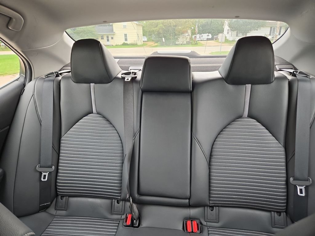 Used 2018 Super White Toyota SE image 21
