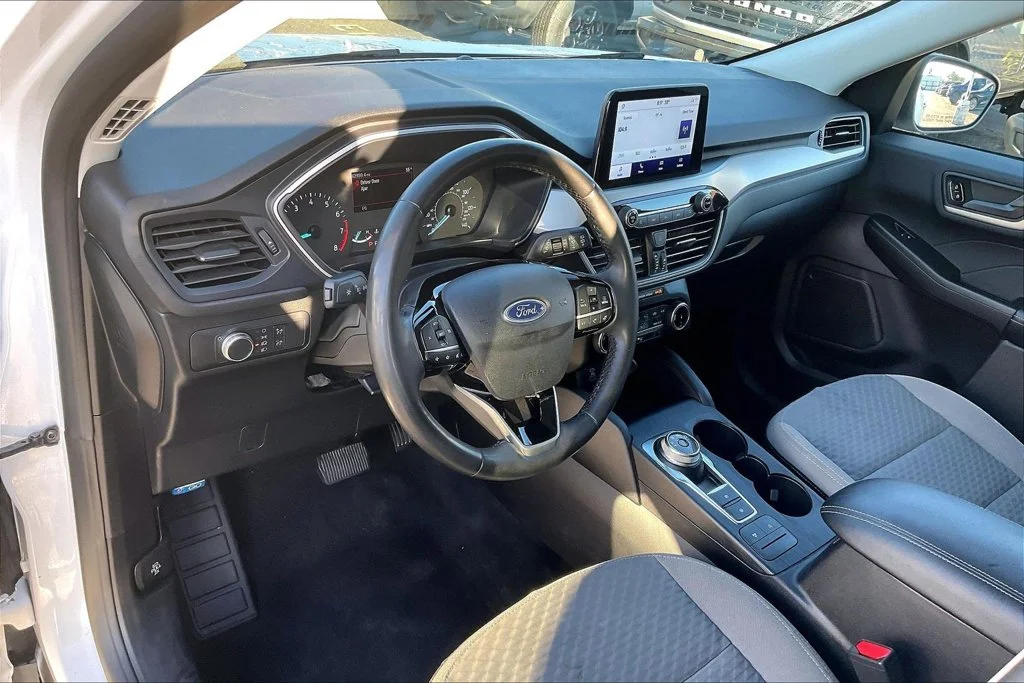 Certified Used 2022 Oxford White Ford SE image 13