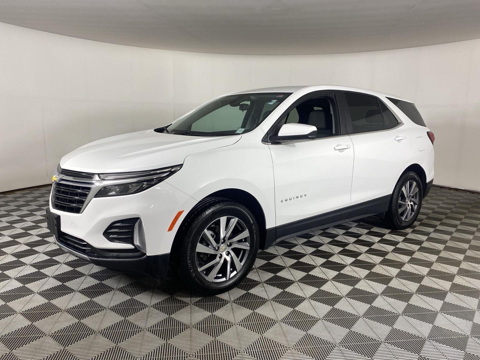 Used 2024 Summit White Chevrolet  image 3