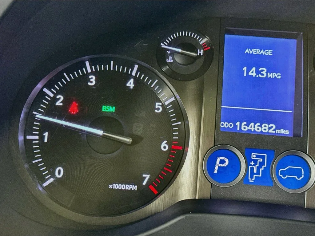 Used 2016 White Lexus 460 image 15